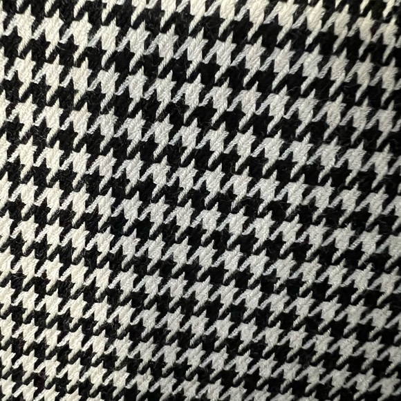 A great pair of H & M pants that never go out of style in a size 10’ - Picture 3 of 6